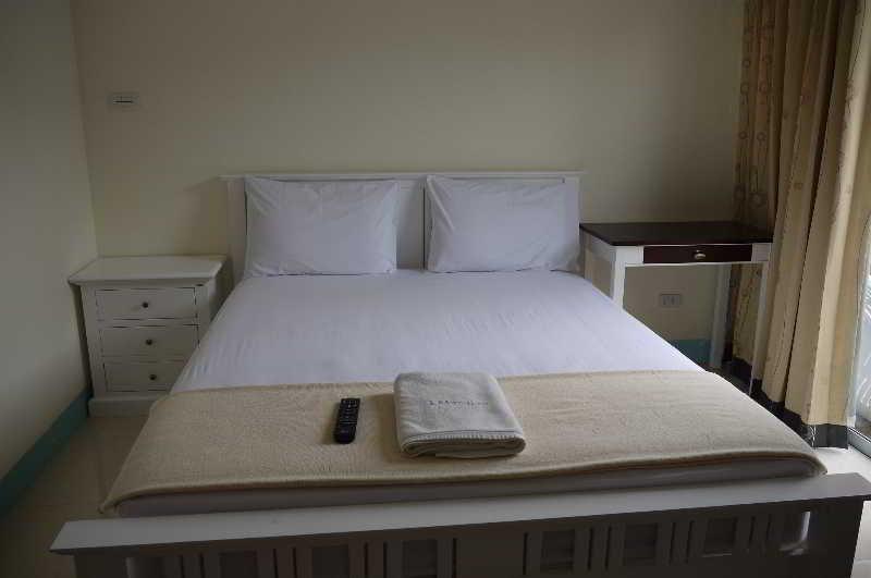 J Apartment Ao Nang Exteriör bild