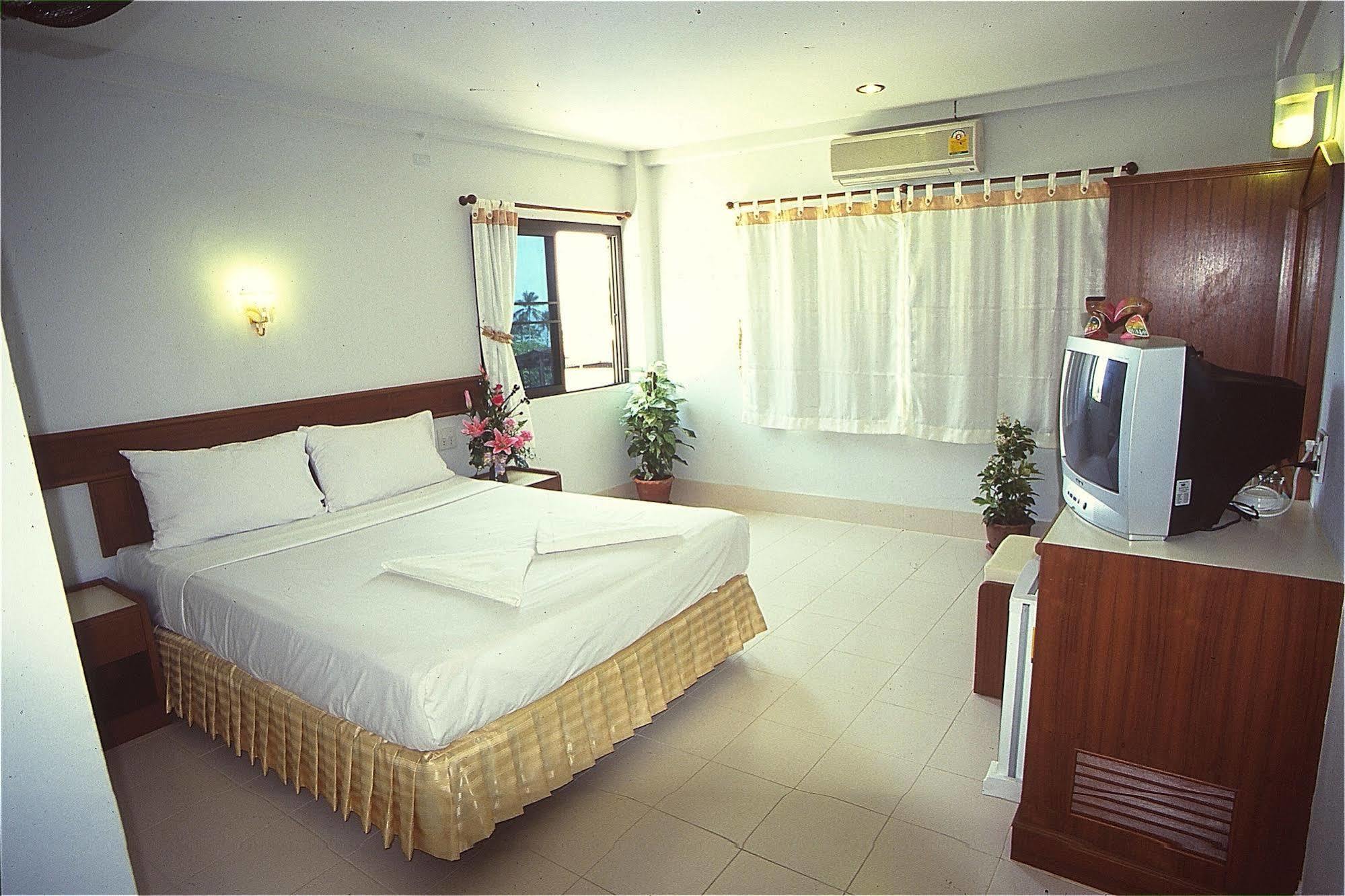 J Apartment Ao Nang Exteriör bild