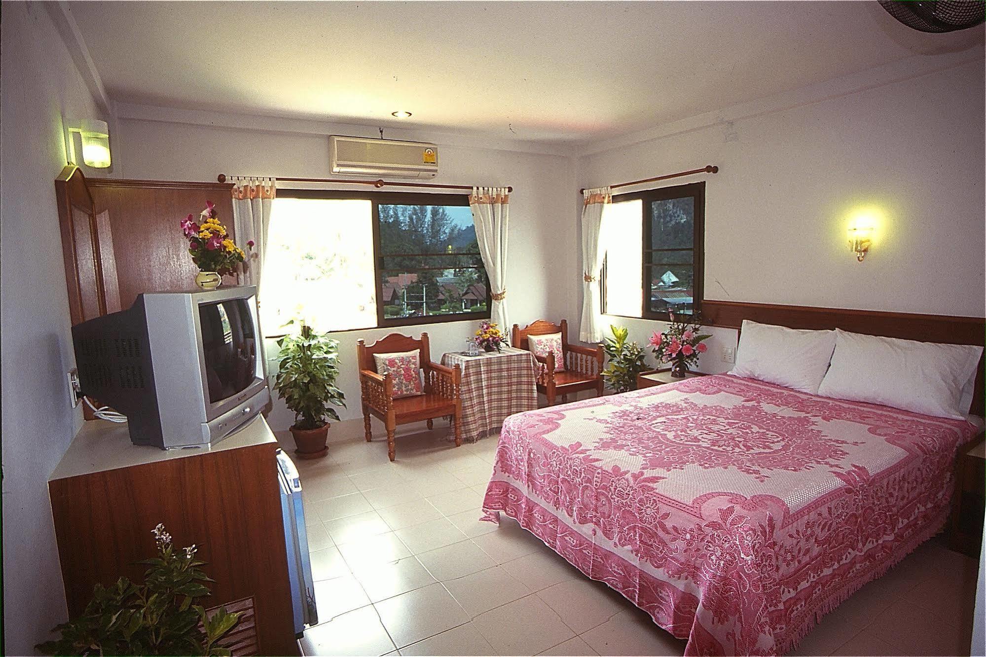 J Apartment Ao Nang Exteriör bild
